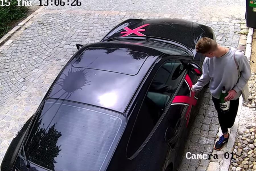 Βανδαλισμός σε Porsche 911 πιάνεται από κάμερες (video)