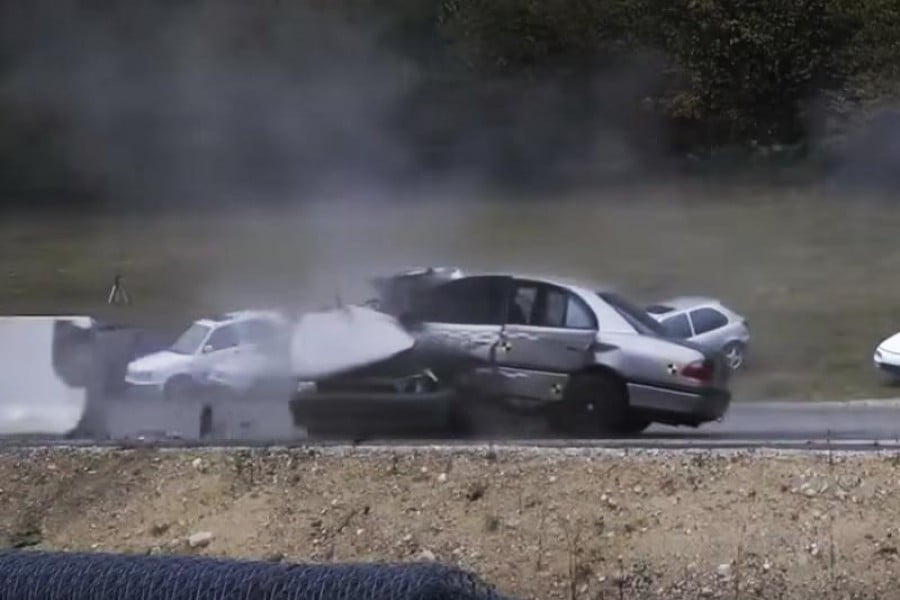 Crash tests με ταχύτητα 200 χλμ./ώρα κόβουν την ανάσα! (+video)