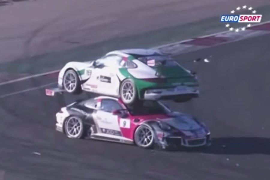 Το πιο αστείο ατύχημα σε αγώνα Porsche Carrera Cup (video)