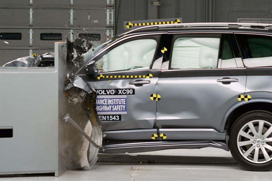 To Volvo XC90 αντιμέτωπο με το σκληρότερο crash test (video)