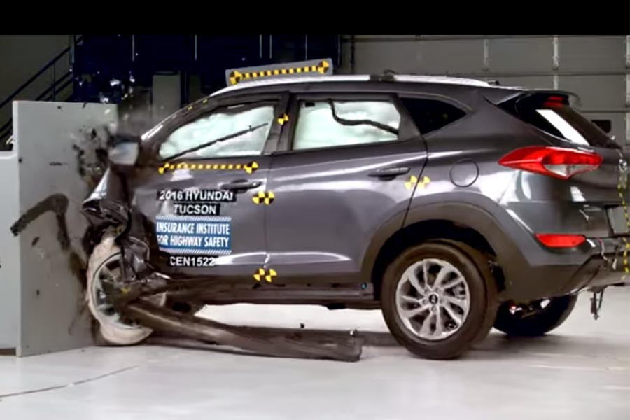 Σκληρό καρύδι το νέο Hyundai Tucson στα crash tests (+video)