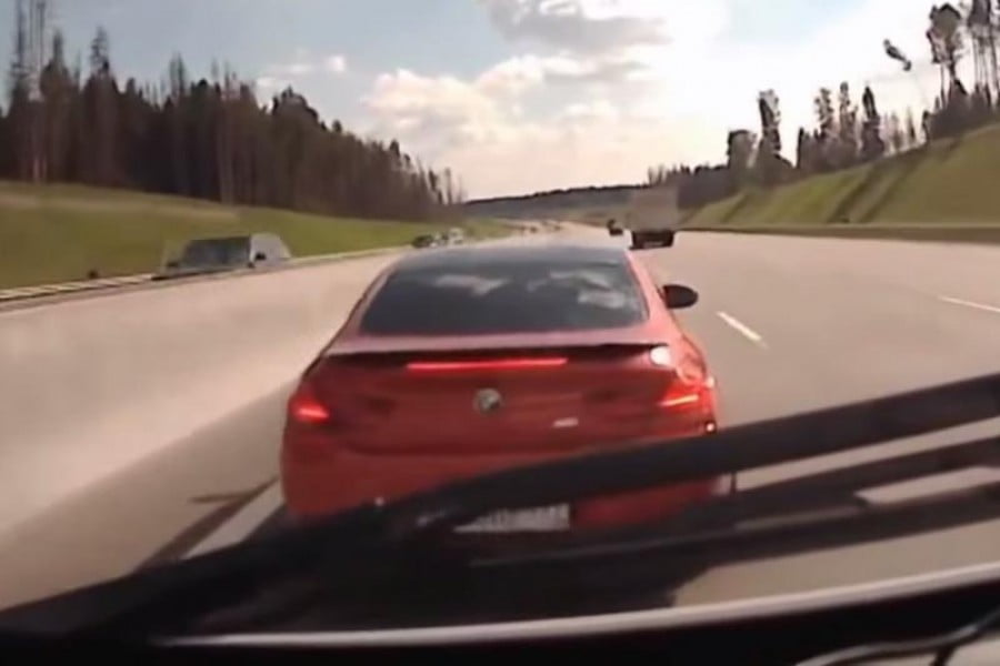 Κομπλεξικός με BMW M6 μπλοκάρει ασθενοφόρο! (video)