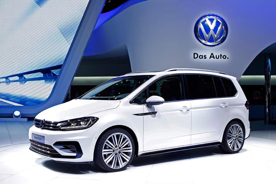 H Volkswagen λανσάρει το πιο σπορτίφ Touran R-Line