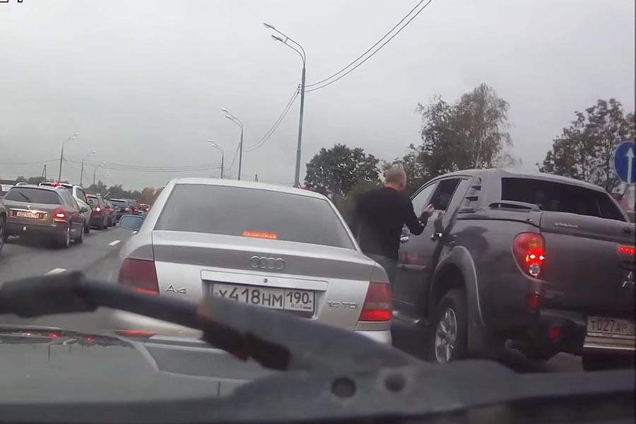 Οδηγός κατέβηκε για καυγά αλλά τον περίμενε έκπληξη! (video)