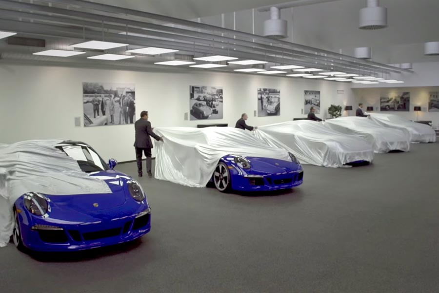Τελετή παράδοσης πέντε Porsche 911 GTS Club Coupe (video)