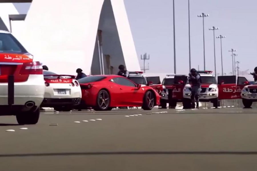 Καταδίωξη Ferrari 458 από την αστυνομία του Άμπου Ντάμπι (video)