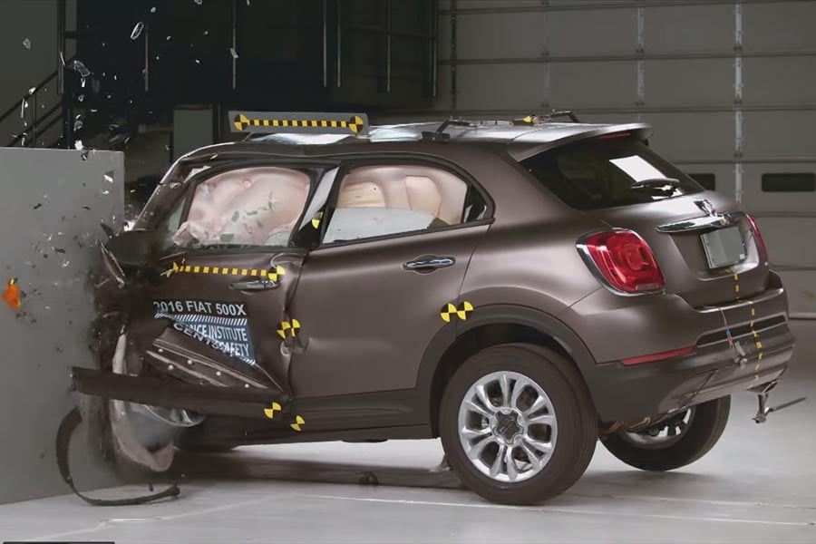 Το Fiat 500Χ αντιμέτωπο με το σκληρότερο crash test (video)