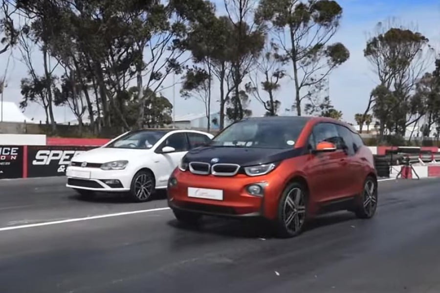 Κόντρα στα 0-400 μ. BMW i3 VS Volkswagen Polo GTI (video)