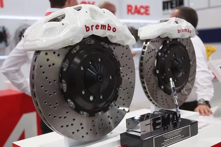 Νέα 8πίστονα φρένα της Brembo με τεράστιους δίσκους (+video)