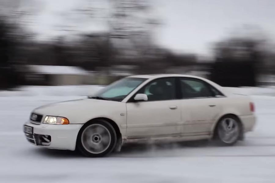 Drifting in the snow με βελτιωμένο Audi S4 B5 (video)