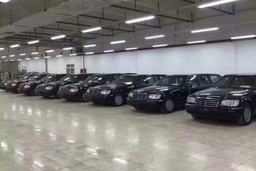 Στο σφυρί 11 κυβερνητικές Mercedes Pullman από 67.500 ευρώ