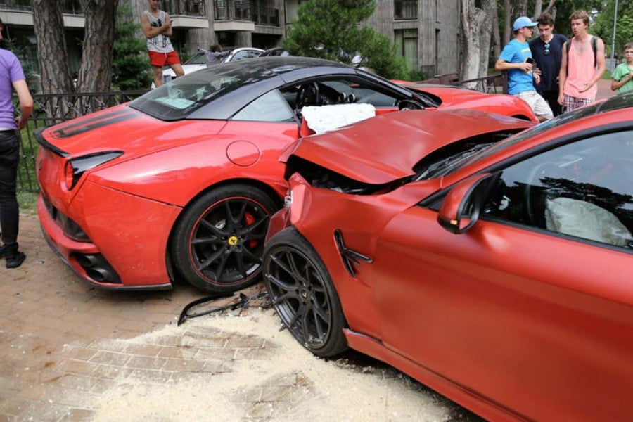 Σφοδρή σύγκρουση μεταξύ BMW M4 και Ferrari California
