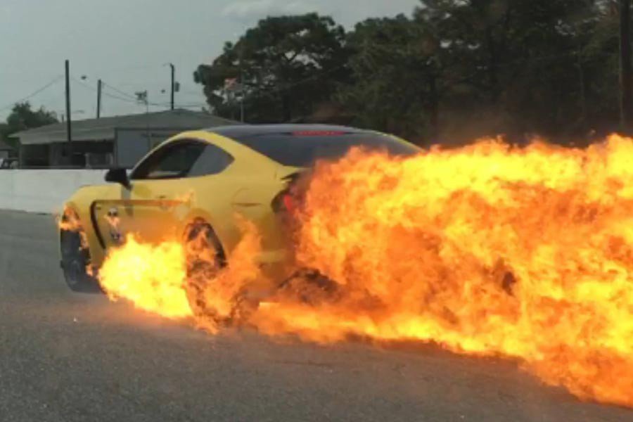 Νέα Ford Mustang GT350 πήρε φωτιά από διαρροή λαδιών