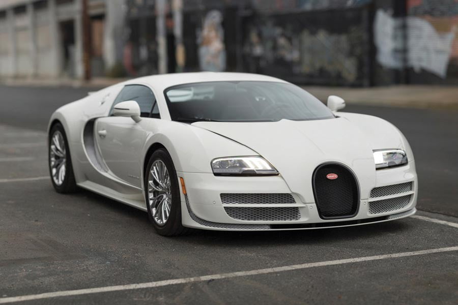 Πωλείται η τελευταία κουπέ Bugatti Veyron!