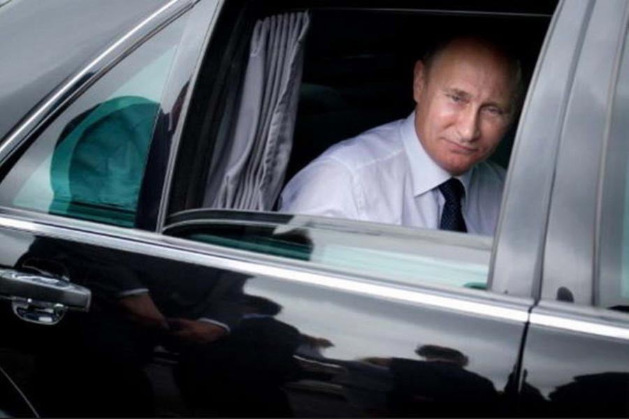 O Πούτιν… πουλάει την προεδρική, θωρακισμένη Mercedes του