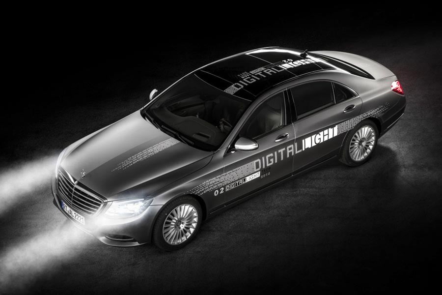 Επαναστατικά φώτα Digital Light της Mercedes (+video)