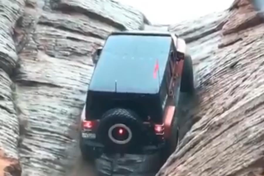 Jeep Wrangler τα βάζει με τους νόμους της φυσικής και… (+video)