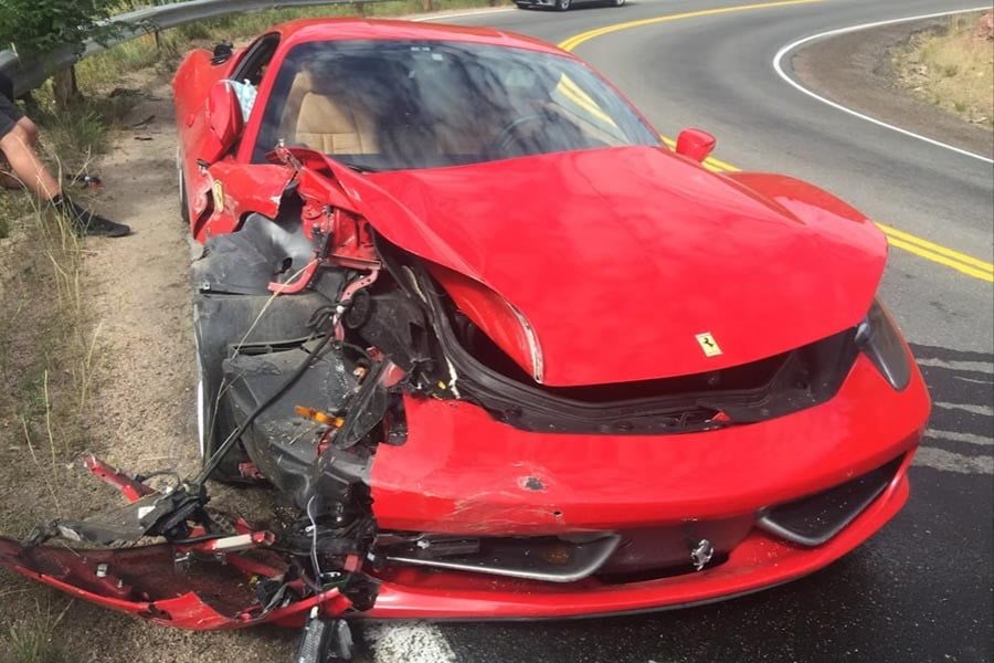 Οδηγός προκάλεσε ζημιές 255.000 ευρώ σε ενοικιασμένη Ferrari 458