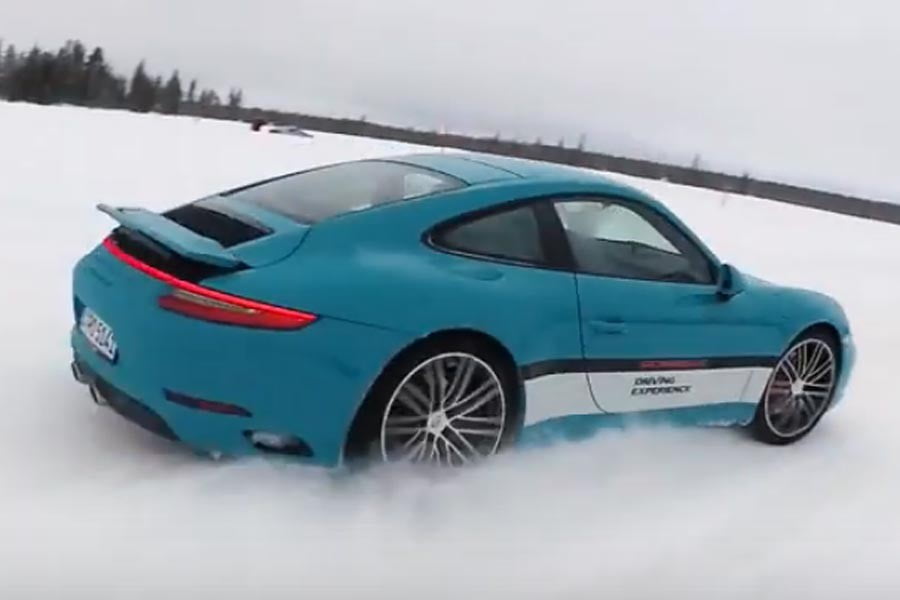 Porsche παίζουν στο χιόνι (+video)
