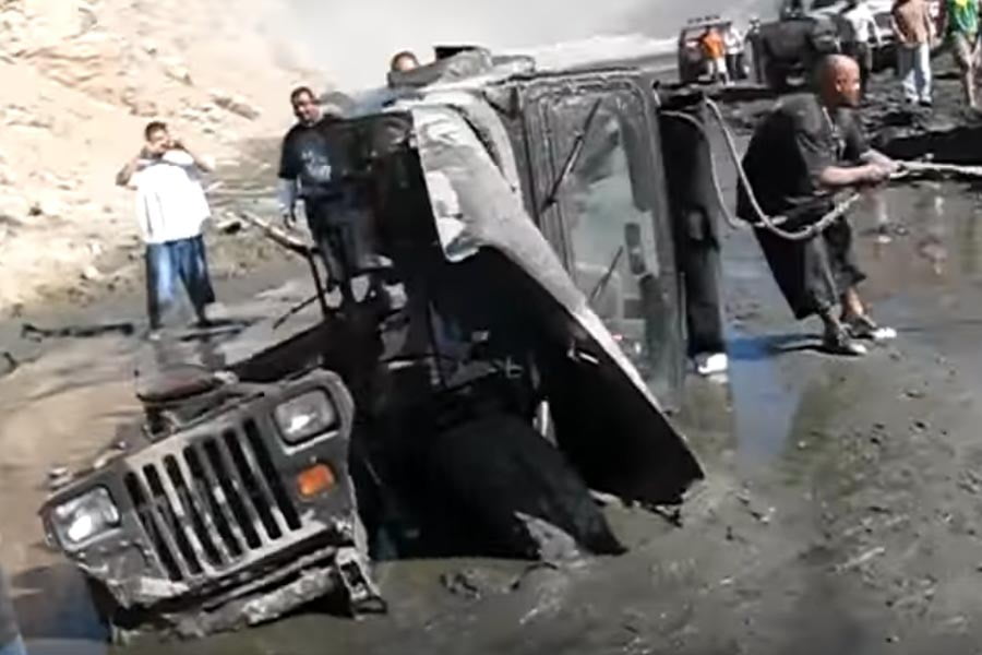 Τι έκανα οι άσχετοι! Κατέστρεψαν ένα Jeep… (+video)