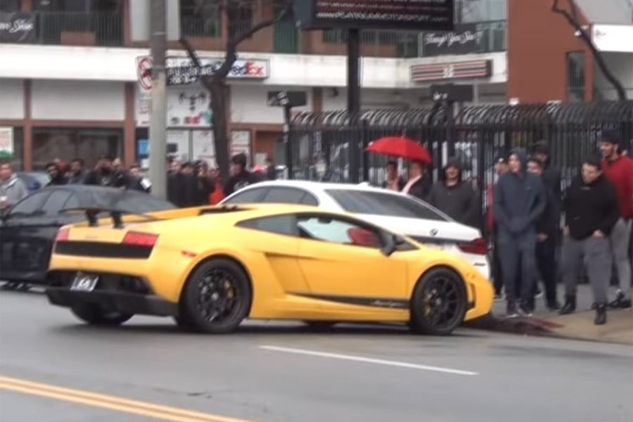 Οδηγός με Lamborghini Gallardo είχε… Άγιο! (video)
