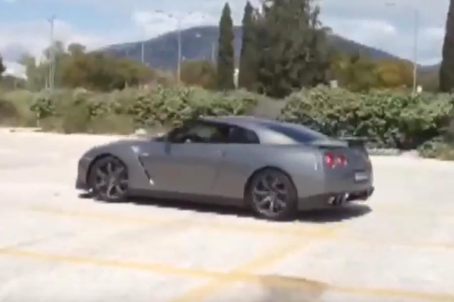 Ελληνικό Nissan GT-R καίει λάστιχο δίχως οίκτο (+video)