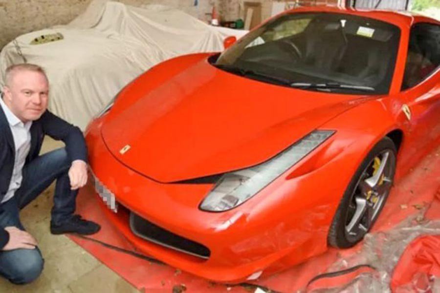 Οδηγός Ferrari έπεσε σε λακκούβα και πήρε 11.500 ευρώ