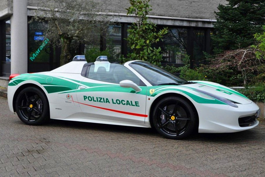 Ferrari της Ιταλικής Μαφίας γίνεται περιπολικό στο Μιλάνο!