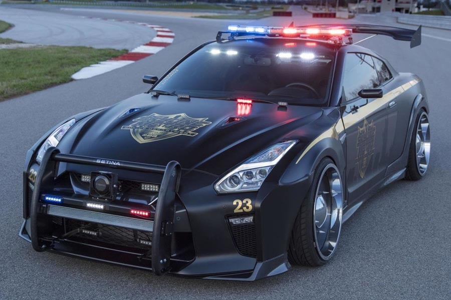Το τουμπανιασμένο Nissan GT-R της αστυνομίας (+video)