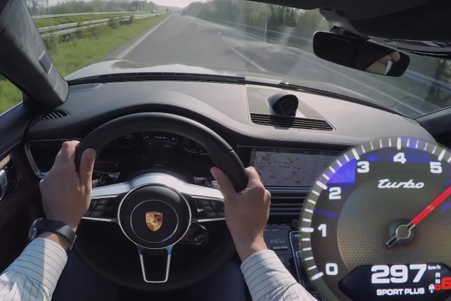 Προσπερνώντας με 300 χλμ./ώρα στην Autobahn (+video)