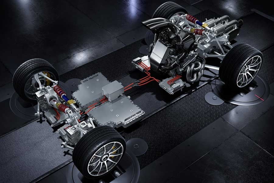 Πέντε μοτέρ, 1.000+ PS, 2,3 εκ. ευρώ και ζωή 50.000 χλμ. για την ισχυρότερη Mercedes-AMG