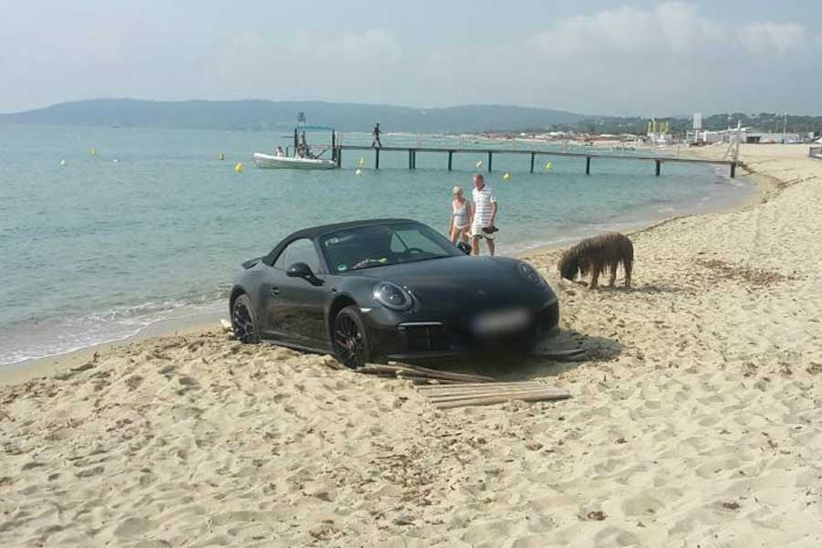 Porsche 911 ζεστάθηκε και πήγε για μπάνιο…