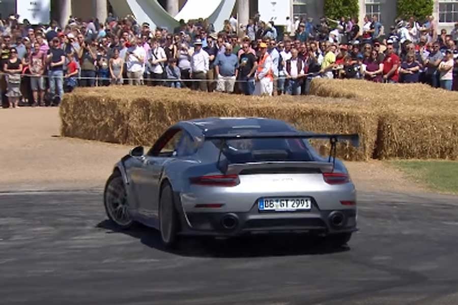 Porsche 911 GT2 RS απογοητεύει στην παγκόσμια πρεμιέρα της (+video)