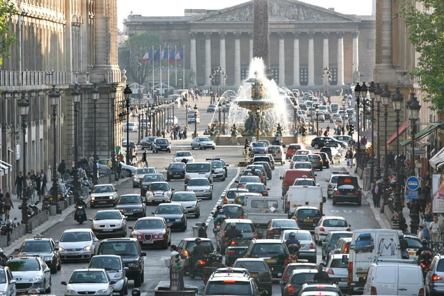 Τέλος στα βενζινοκίνητα και diesel αυτοκίνητα στη Γαλλία από το 2040