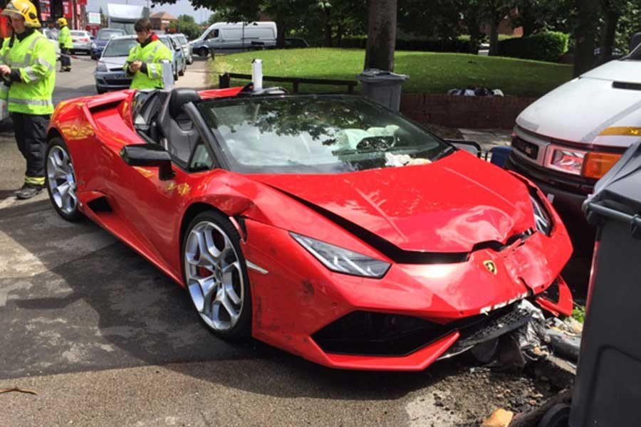 25άχρονος νοίκιασε Lamborghini και τη στούκαρε…