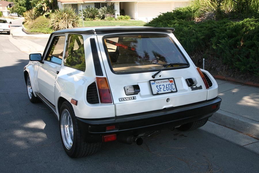Τι θα λέγατε για αυτό το Renault R5 Turbo 2 του 1985;