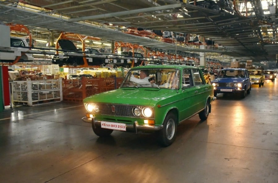 45 χρόνια από το θρυλικό Lada 2103