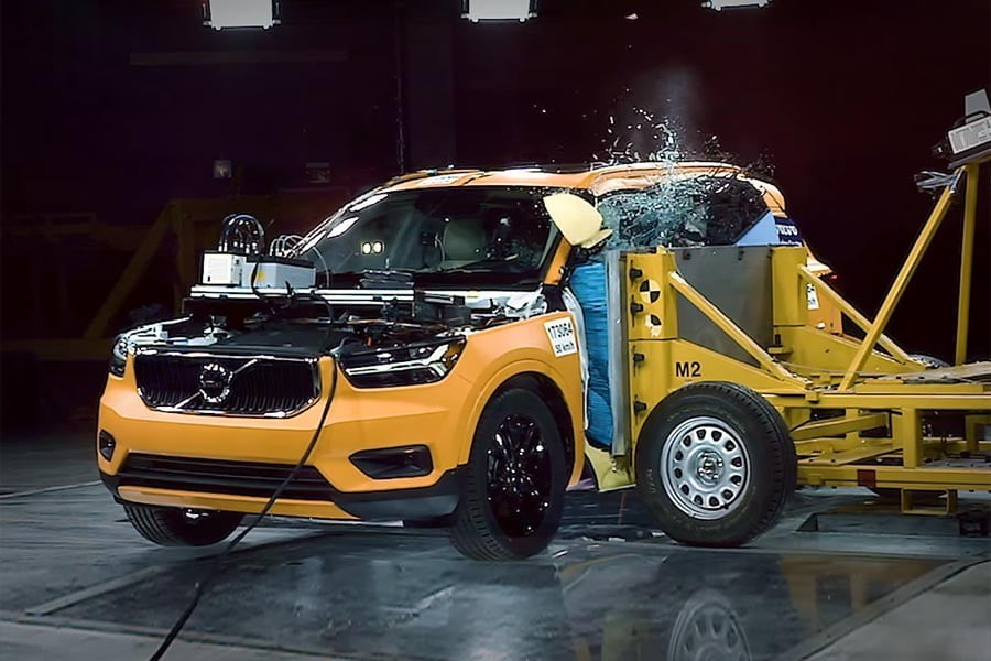 Δοκιμή πρόσκρουσης για το νέο Volvo XC40 (+video)