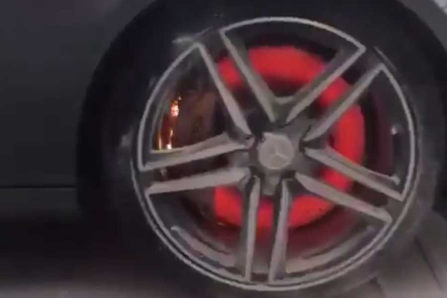 «Καυτά» φρένα της Mercedes-AMG E63 (+video)