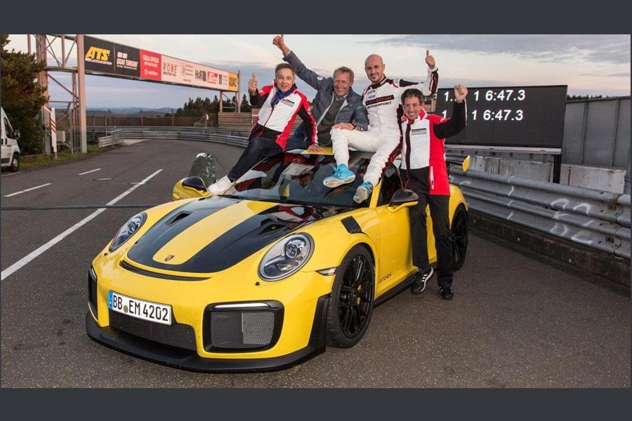 Δείτε την Porsche 911 GT2 RS να σπάει το ρεκόρ του Nurburgring (+video)