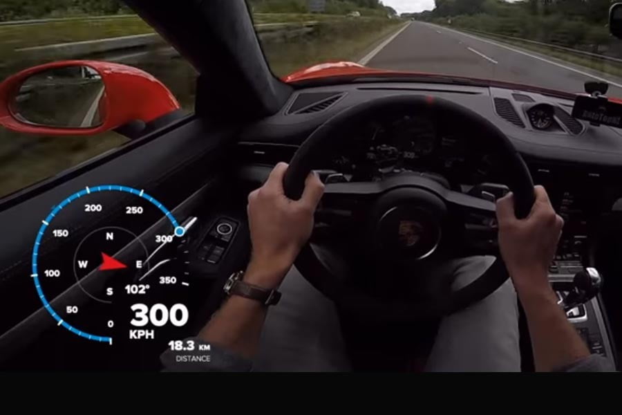 300ρίζοντας με Porsche 911 GT3 (+video)
