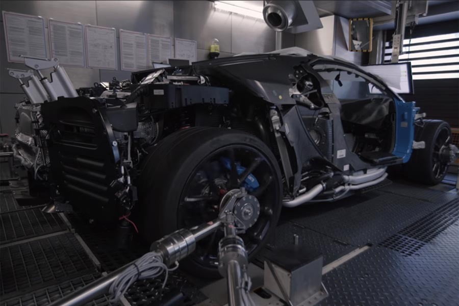 Έτσι φτιάχνεται η Bugatti των 2 εκ. ευρώ (+video)