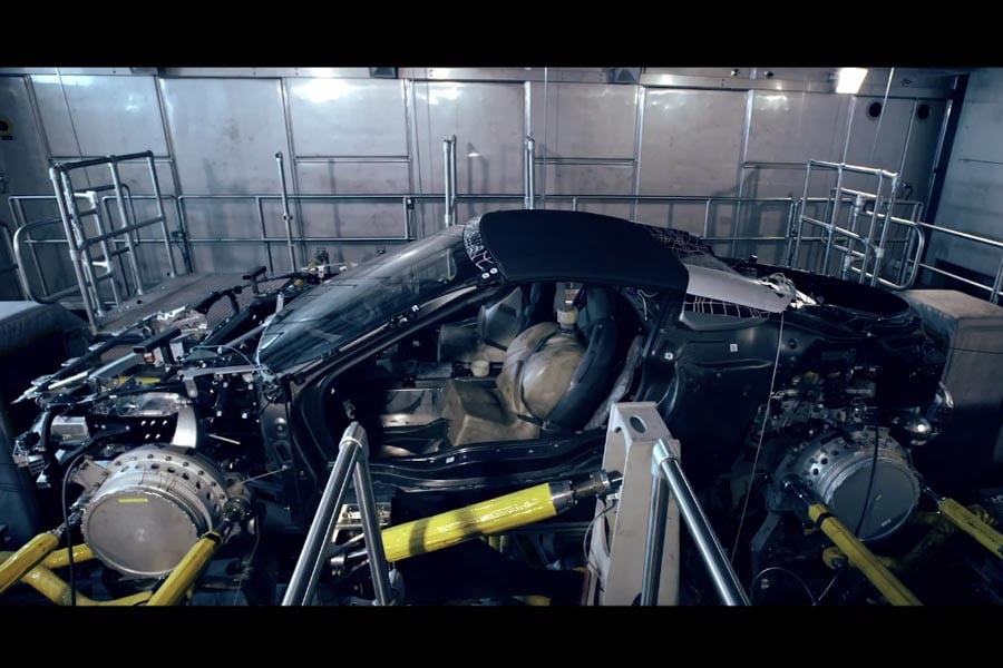 Έτσι κατασκευάζει η BMW το i8 Roadster (+video)
