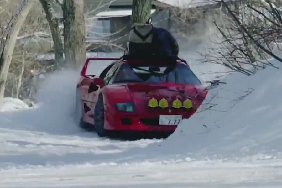 Ferrari F40 πάει «τέζα» στα χιόνια (+video)