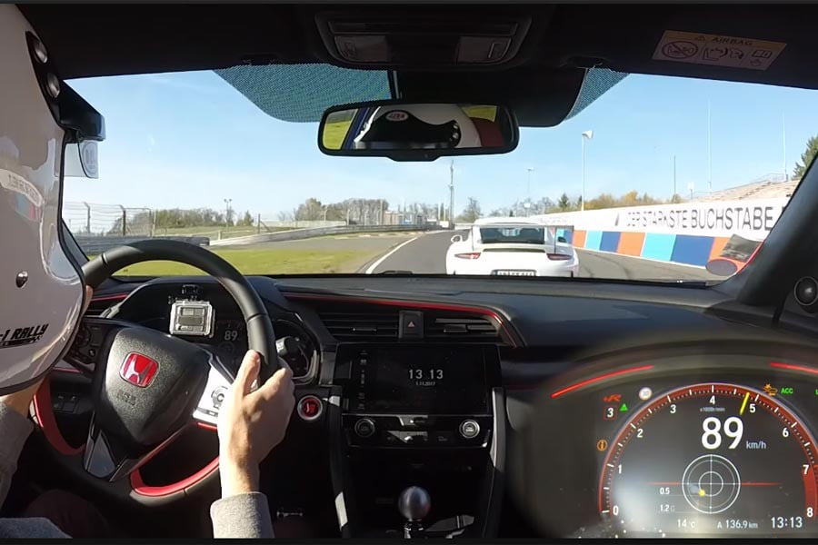 Honda Civic Type R καταβροχθίζει ότι βρεθεί στο διάβα του… (+video)