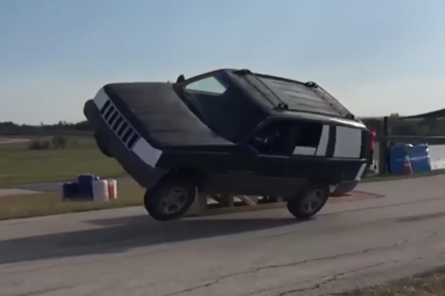 Βασανίζοντας ένα Jeep μέχρι τελικής πτώσης (+video)