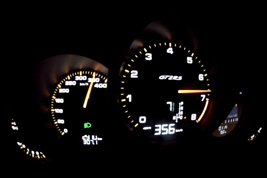 Η Porsche 911 GT2 RS πιάνει τα 356 χλμ./ώρα (+video)