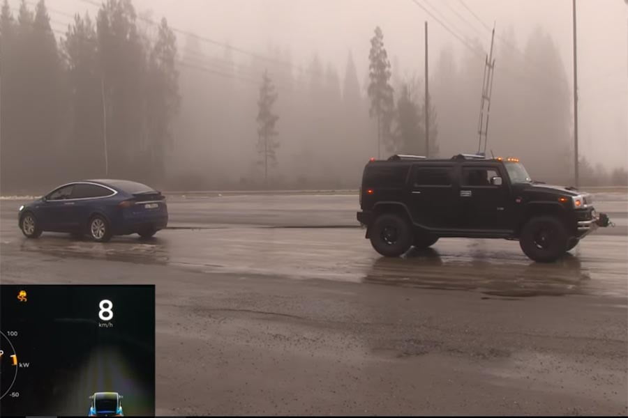 Μπορεί το Tesla Model X να τα βάλει με Hummer; (+video)