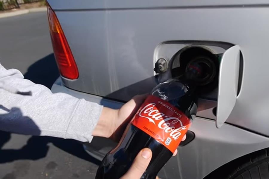 Έβαλε coca-cola αντί βενζίνη σε BMW 325i (+video)