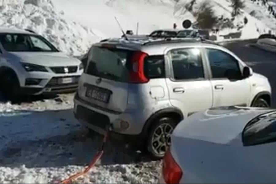 Ποιο φημισμένο 4κίνητο χρειάστηκε βοήθεια από Fiat Panda 4×4; (+video)